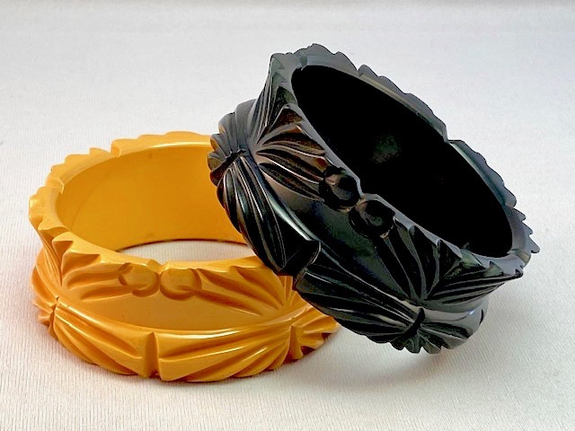 BB234 flared edge corn bakelite bangle